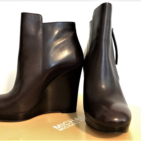 Michael Kors Clara Bootie - NEVER WORN - Picture 7 of 10